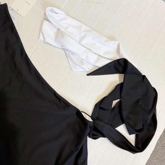 New Baiia Coco Reversible Wrapsuit Swimsuit Black and White 3 Pieces Size 12 NWT - Picture 10 of 16